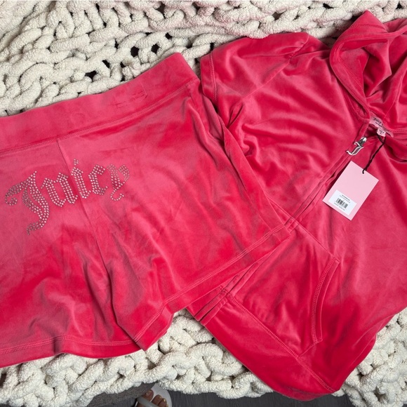 $189 NWT Juicy Couture bling velour Short Set Watermelon Matching Set Size L - Picture 1 of 3